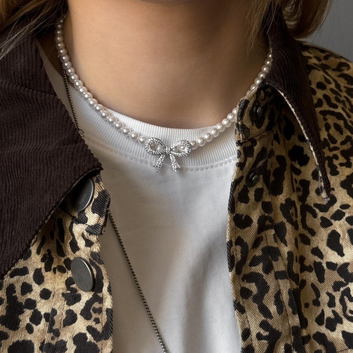 Novien Diamond Bow Pearl Necklace