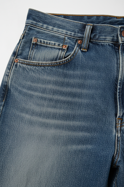 Washed Loose Fit Jeans - Close-Up Detail